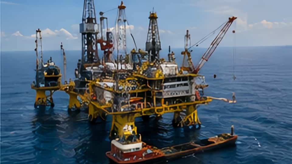 Marine and offshore vessel with industrial cable systems