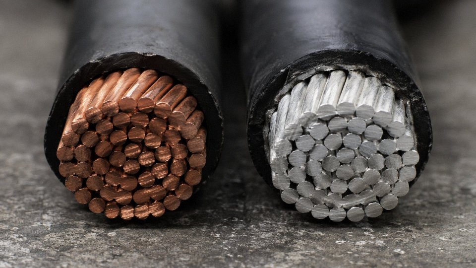 wire-vs-cable-difference-01-copper-vs-aluminum-conductor-cross-section-comparison