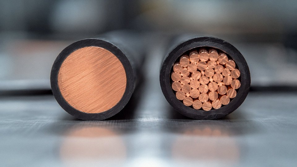 4-gauge-wire-vs-4-awg-01-solid-vs-stranded-cross-section-comparison
