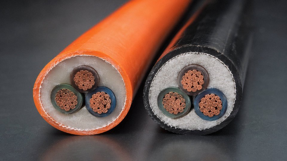 building-construction-cable-materials-08-fire-resistant-vs-flame-retardant-cable-cross-section-comparison