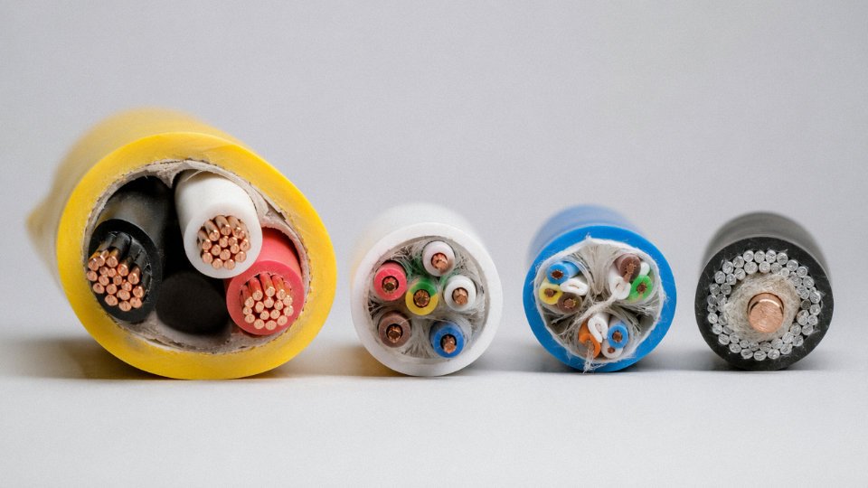 is-romex-low-voltage-01-side-by-side-cross-section-comparison-NM-B-vs-thermostat-wire-Cat6-RG6