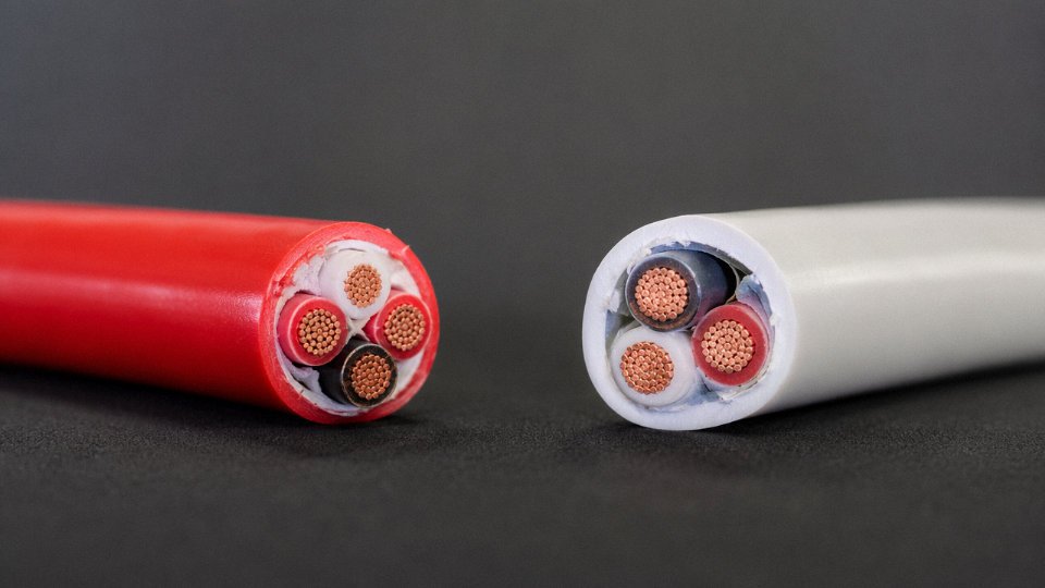 low-voltage-wire-vs-regular-wire-07-fire-alarm-cable-vs-standard-pvc-cross-section-comparison