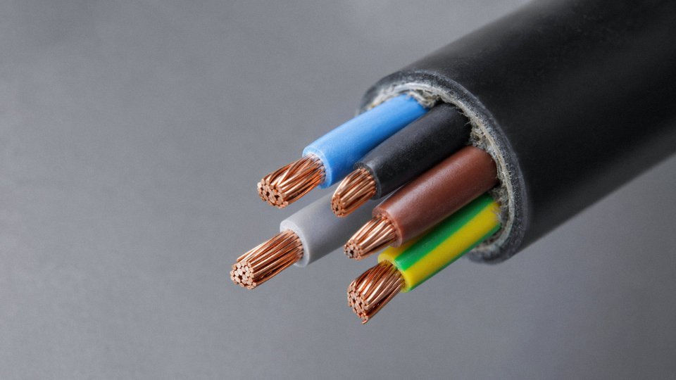 power-and-control-wires-same-conduit-01-control-cable-cross-section-diagram-showing-multicore-FR-jacket-construction-with-labeled-conductor-insulation-and-outer-jacket-layers