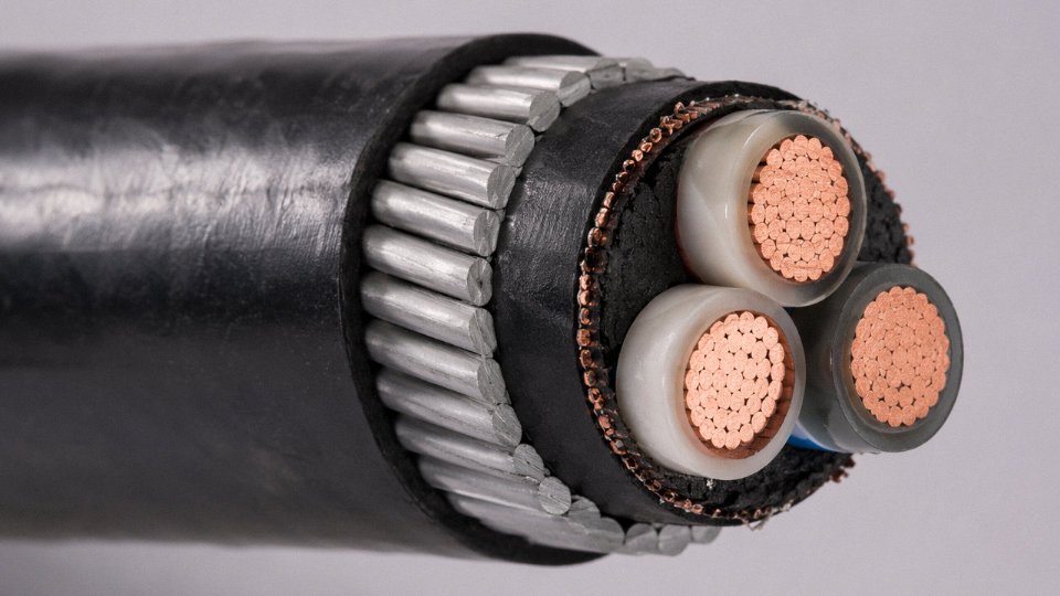 what-are-low-voltage-cables-06-direct-buried-lv-cable-cross-section-swa-hdpe-sheath