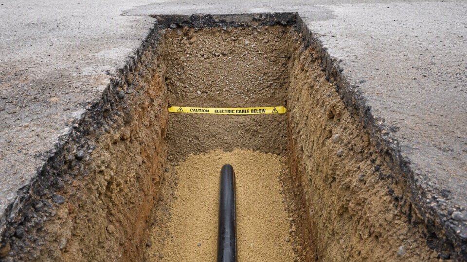 armoured-cable-burial-depth-01-trench-detail-with-bedding-cable-cover-warning-tape-and-finished-grade